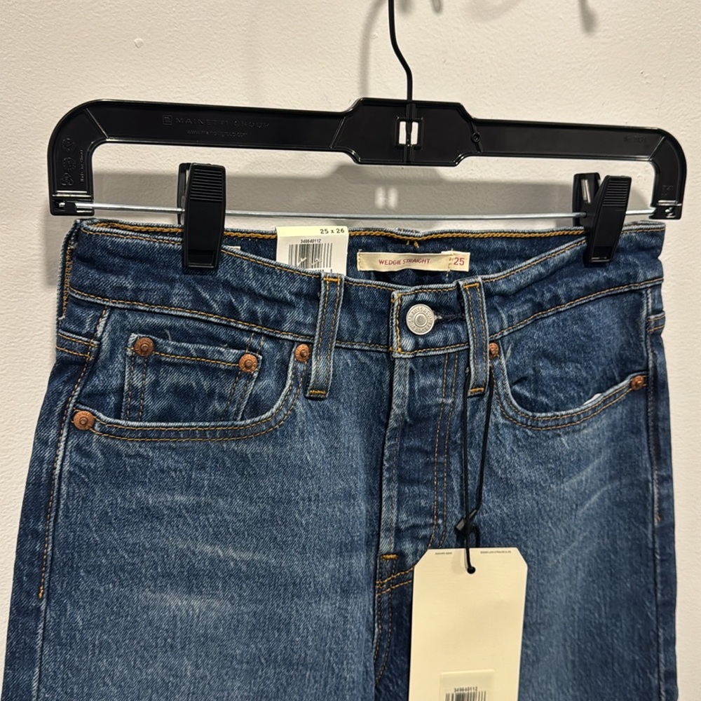 Levi's® Premium
WEDGIE STRAIGHT FIT WOMEN'S JEANS - Picture 7 of 12